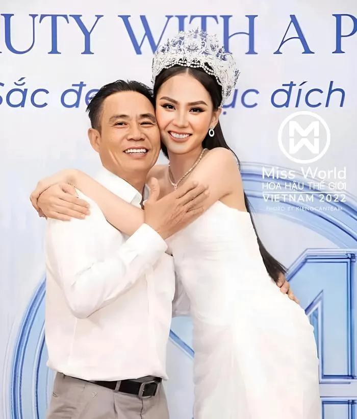 Bố Mai Phương viết tâm thư khi con gái nhận tin vui trước thềm chung kết Miss World