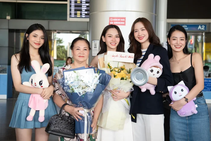 Dừng chân ở Top 40 Miss World, Mai Phương về nước trong vòng tay yêu thương của người thân