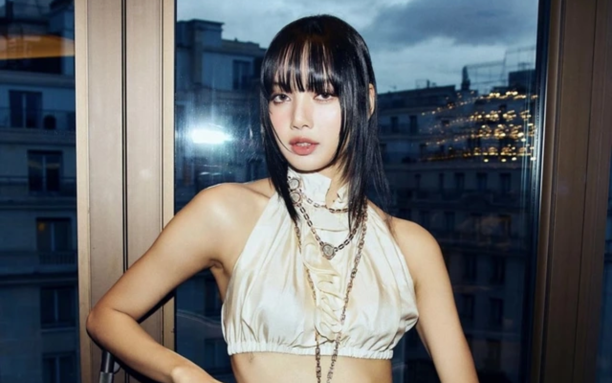 Lisa Blackpink xả ảnh tại Tuần lễ thời trang Paris 2024, body siêu thực “sốt xình xịch”