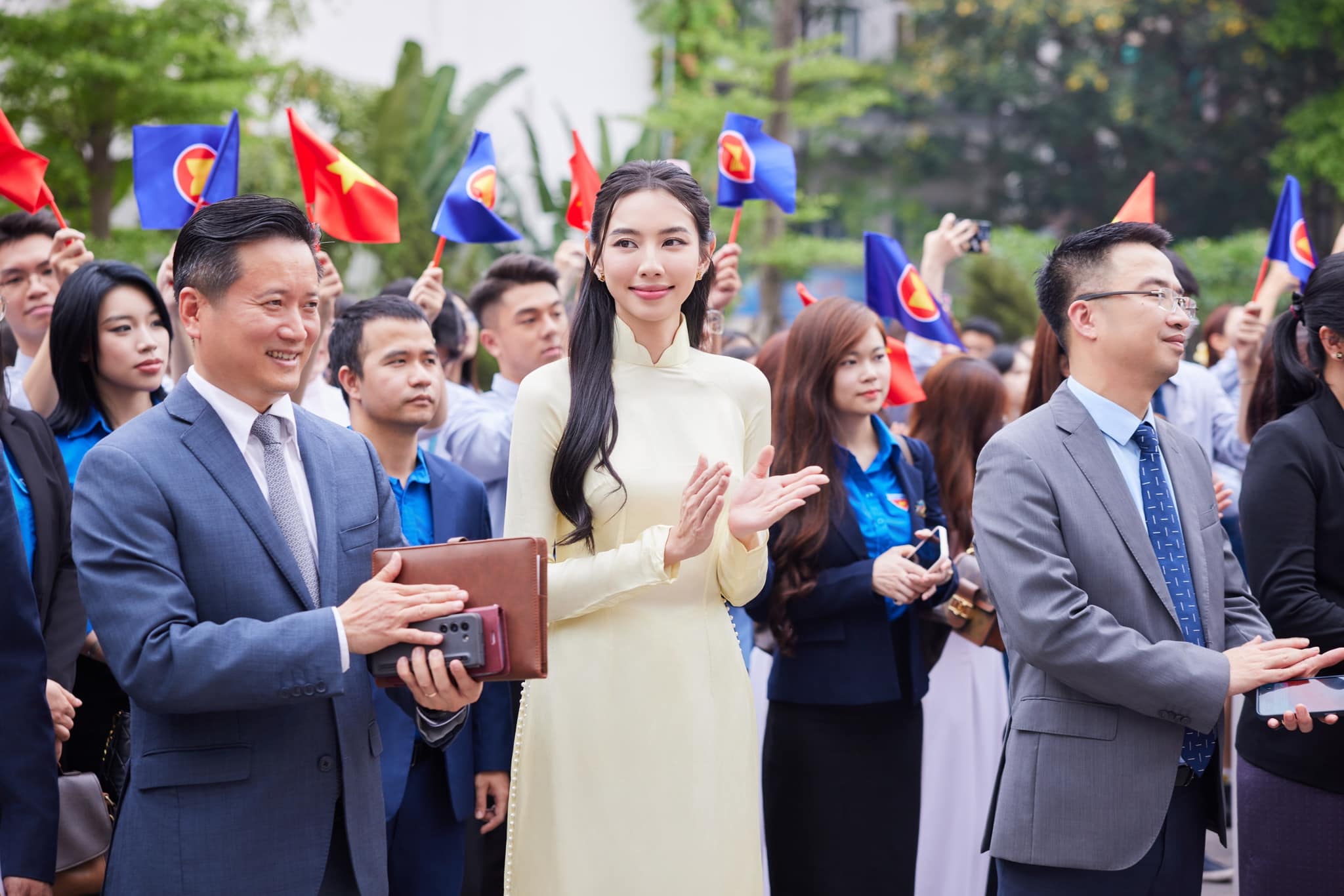 Hoa hậu Thùy Tiên đại diện thanh niên Việt đối thoại với Tổng thư ký ASEAN