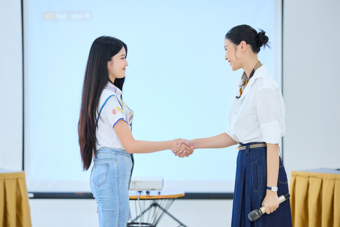 ĐÀO THỊ HÀ DIỆN THIẾT KẾ THANH LỊCH KHI Ở VỊ TRÍ MENTOR