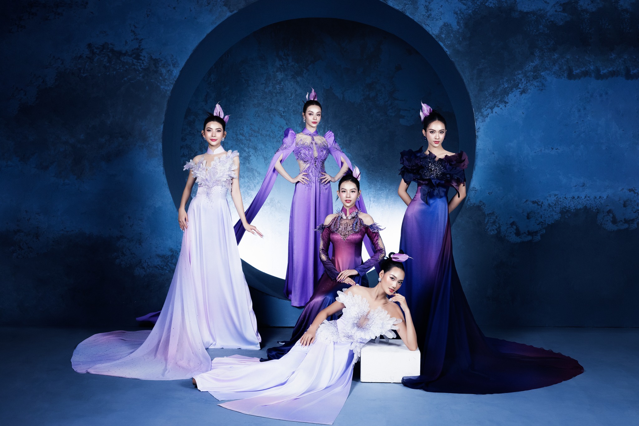 5 NGƯỜI ĐẸP MISS UNIVERSE VIETNAM 2024 KHOE SẮC TRONG TÀ ÁO DÀI CỦA NHÀ THIẾT KẾ LINH SAN