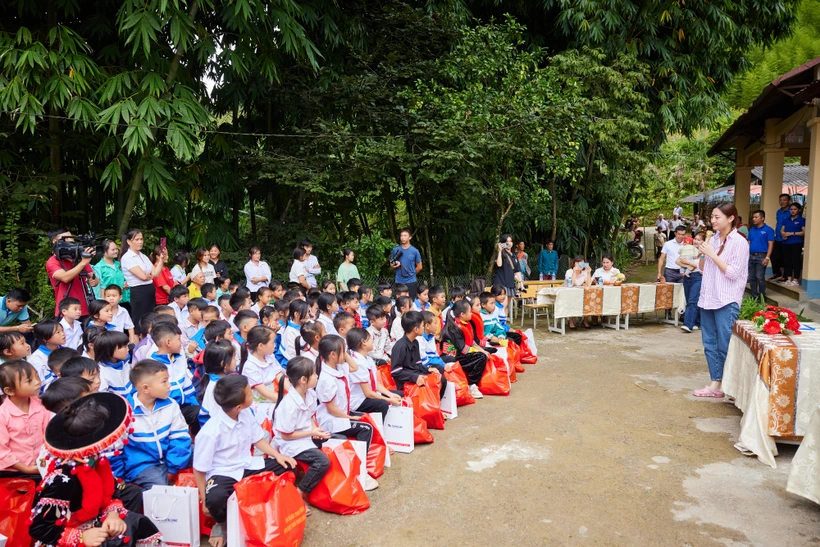 HOA HẬU LƯƠNG THÙY LINH KÊU GỌI ỦNG HỘ BÀ CON QUÊ HƯƠNG CAO BẰNG SAU BẢO YAGI